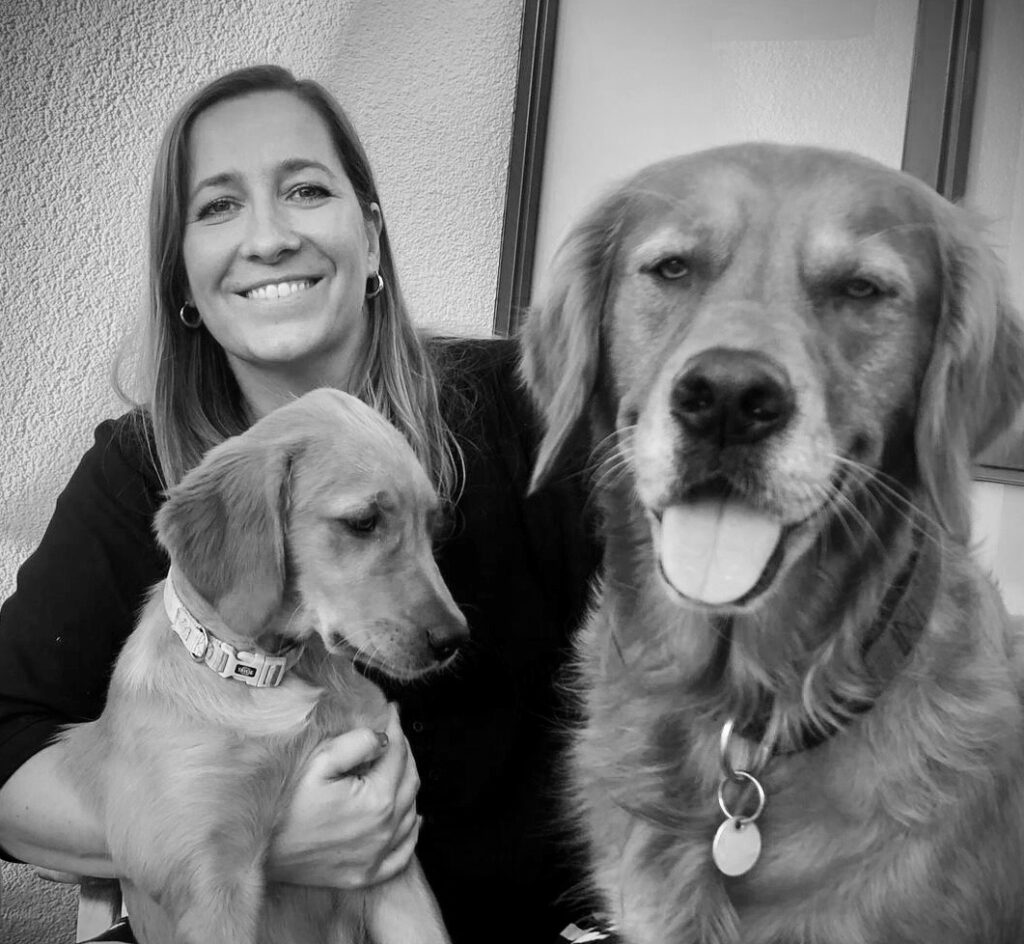 Catarina Neumann, Corporate Affairs Director bei Mars Petcare, mit ihren 2 Golden Retrievern
