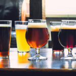 Verschiedene Biersorten in Gläsern