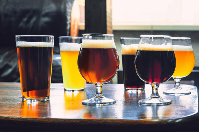 Verschiedene Biersorten in Gläsern