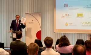 Dr. Christian von Boetticher, Vorsitzender der Bundesvereinigung der Deutschen Ernährungsindustrie, spricht auf der Tagung des Arbeitskreises „Zukunftsenergien“ am 9. Juli 2025 in Berlin.
