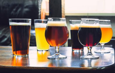 Verschiedene Biersorten in Gläsern