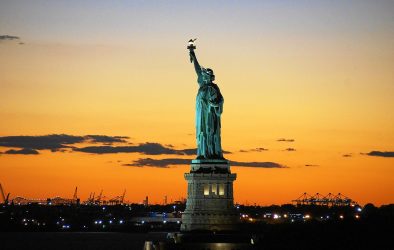 Hafen von New York mit der Freiheitsstatue.