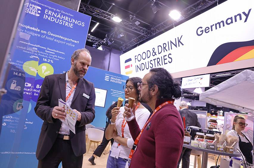 Fachgespräch am Gemeinschaftsstand der Ernährungsindustrie auf der Anuga