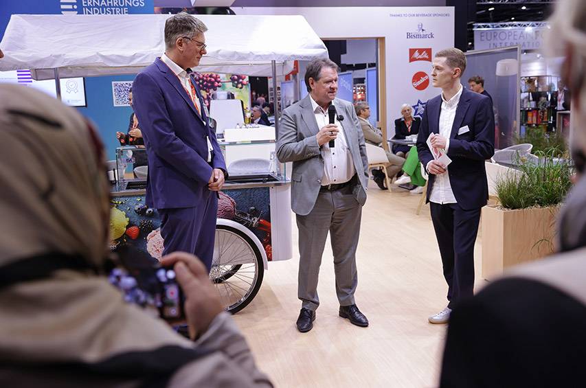 Christoph Minhoff spricht am BVE-Stand auf der Anuga