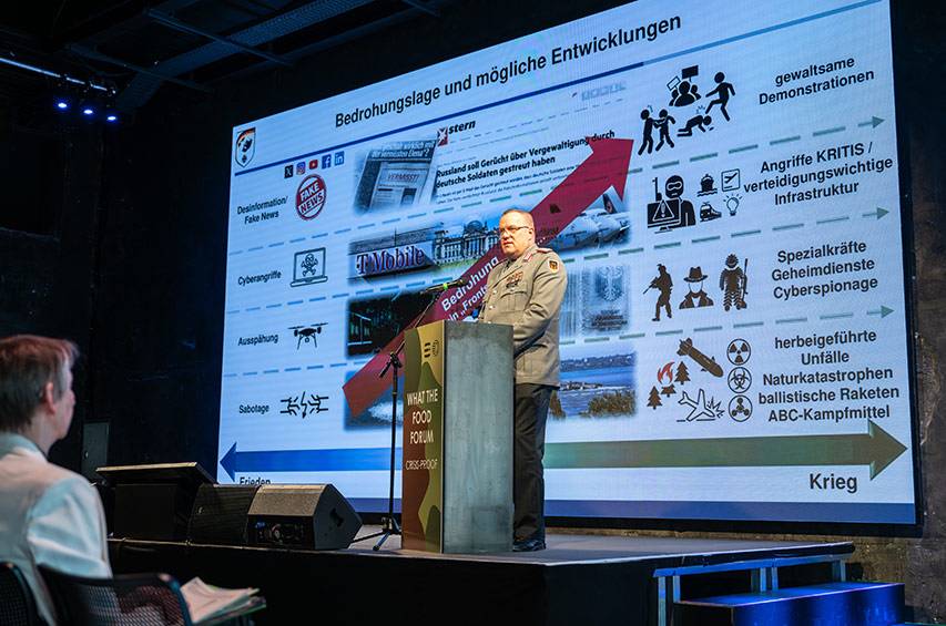 Oberst Armin Schaus – Abteilungsleiter J9 des OpFüKdoBW (Operatives Führungskommando der Bundeswehr) auf dem What the Food-Forum "Crisis-Proof"
