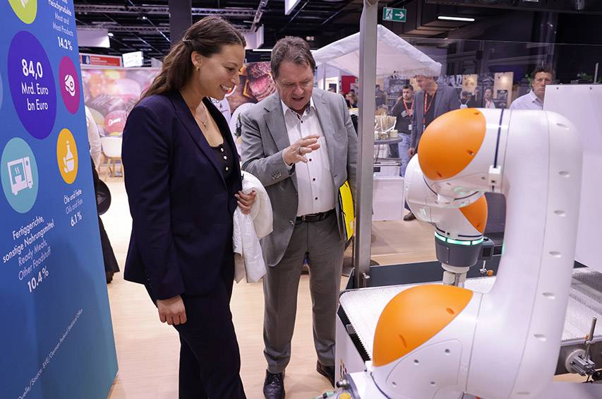 Gespräch mit Caroline Bosbach am BVE-Gemeinschaftsstand auf der Anuga