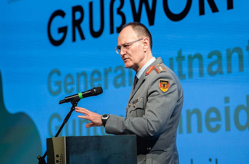 Politisches Grußwort von Generalleutnant Gunter Schneider – Hauptabteilungsleiter Streitkräfte im Bundesministerium der Verteidigung, auf dem What the Food-Forum "Crisis-Proof"