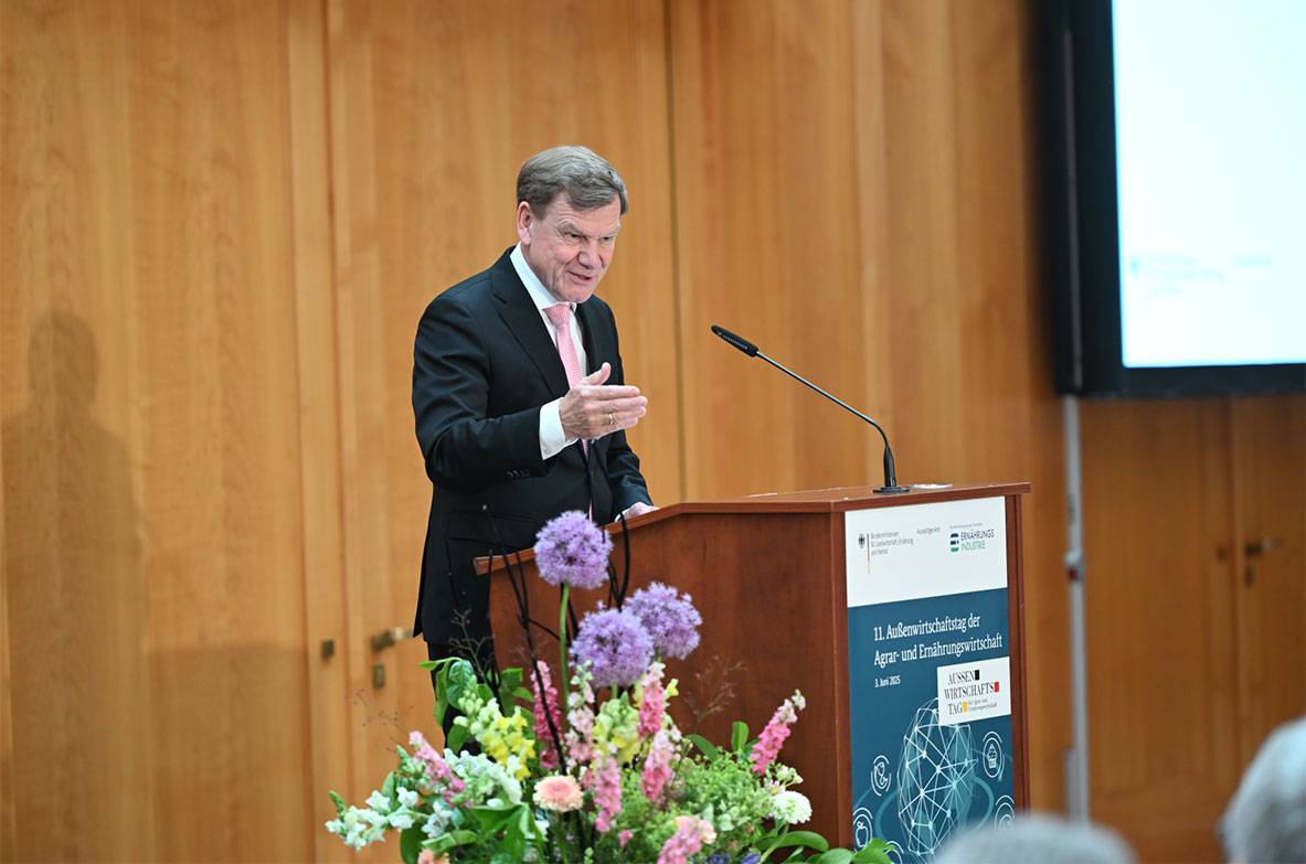 Johann Wadephul MdB spricht am Rednerpult beim 11. Außenwirtschaftstag der Agrar- und Ernährungswirtschaft 2025 in Berlin.