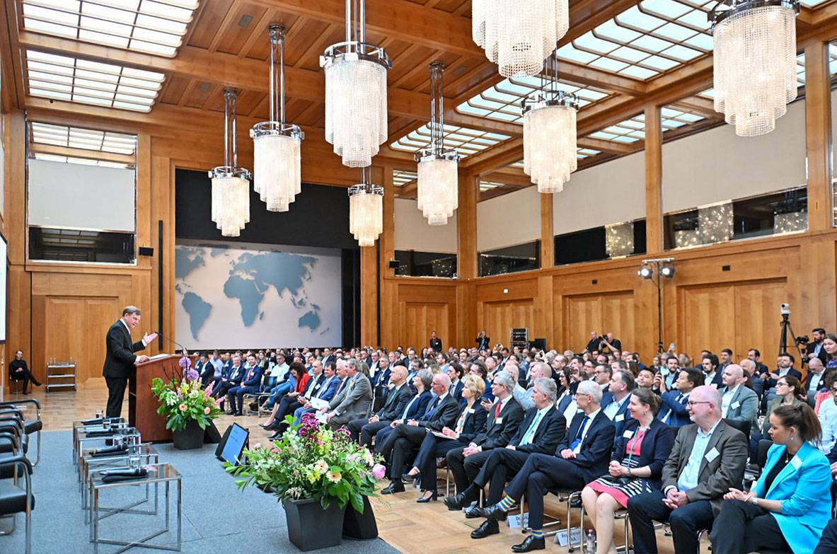 Johann Wadephul MdB spricht vor großem Publikum beim 11. Außenwirtschaftstag der Agrar- und Ernährungswirtschaft 2025 im BMEL in Berlin.