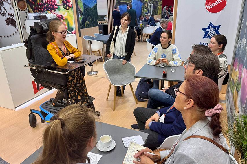 Meike Schwamborn von der BVE im Gespräch mit dem NRW FoodHub über die BVE-Studie zur Zukunft der Ernährungswirtschaft auf der Anuga 2025.